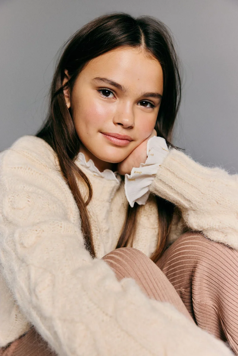 اتش اند ام كنزة صوف بقصّة واسعة ومحبوكة